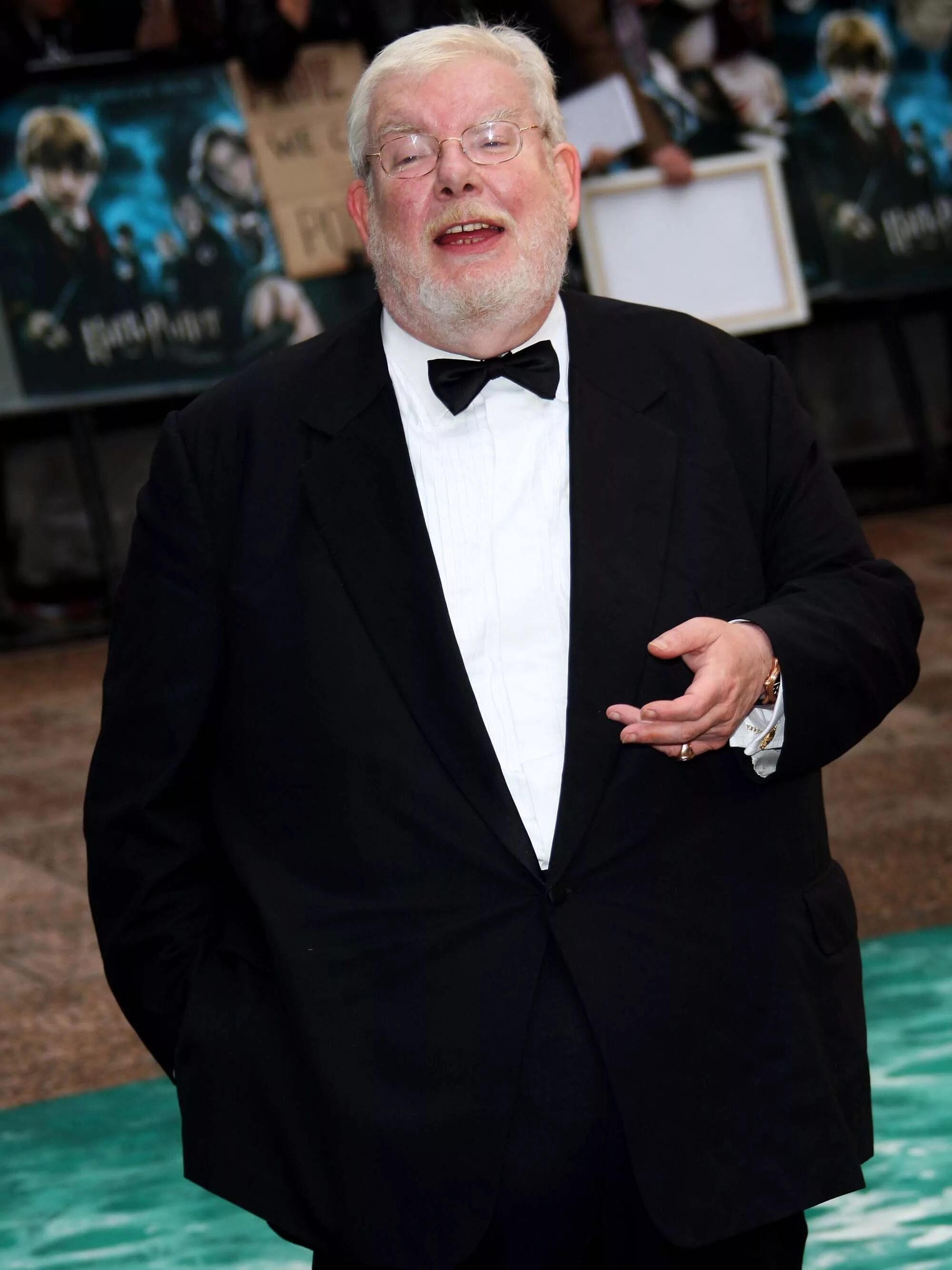 Вернон дурсль из гарри поттера. Ричард гриффитс гарри поттер. Вернон дурсль гарри. Вернон дурсль из гарри поттера. Дядя поттера актер.