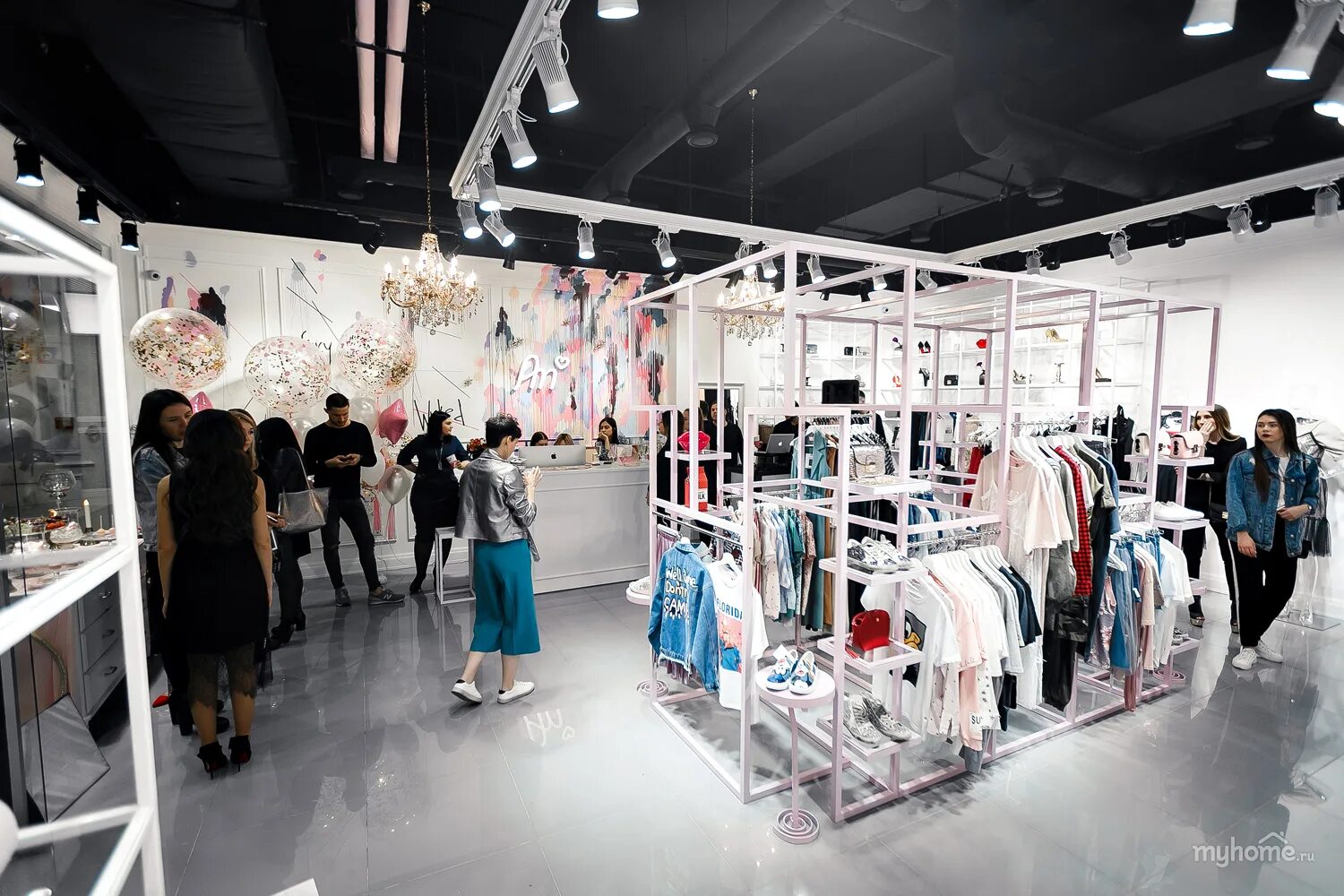 магазин спортивной одежды. крупные магазины одежды. тц одежда краснодар. новый магазин. магазин одежды краснодар.