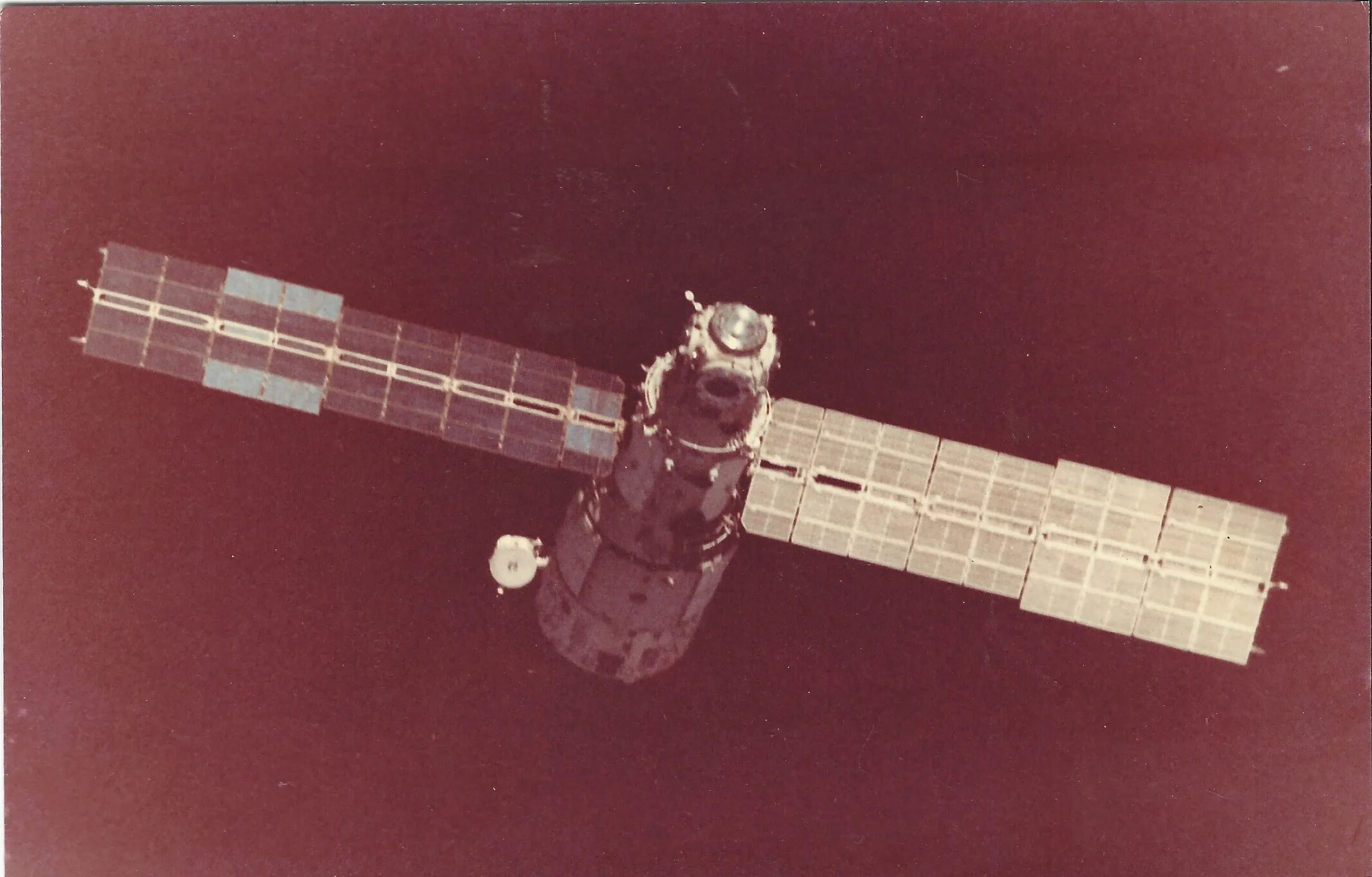 1986 Запущена Советская орбитальная станция «мир». Орбитальная станция мир салют 8. Базовый блок станции мир дос-7. Салют-1 первая орбитальная станция. Станция мир 1