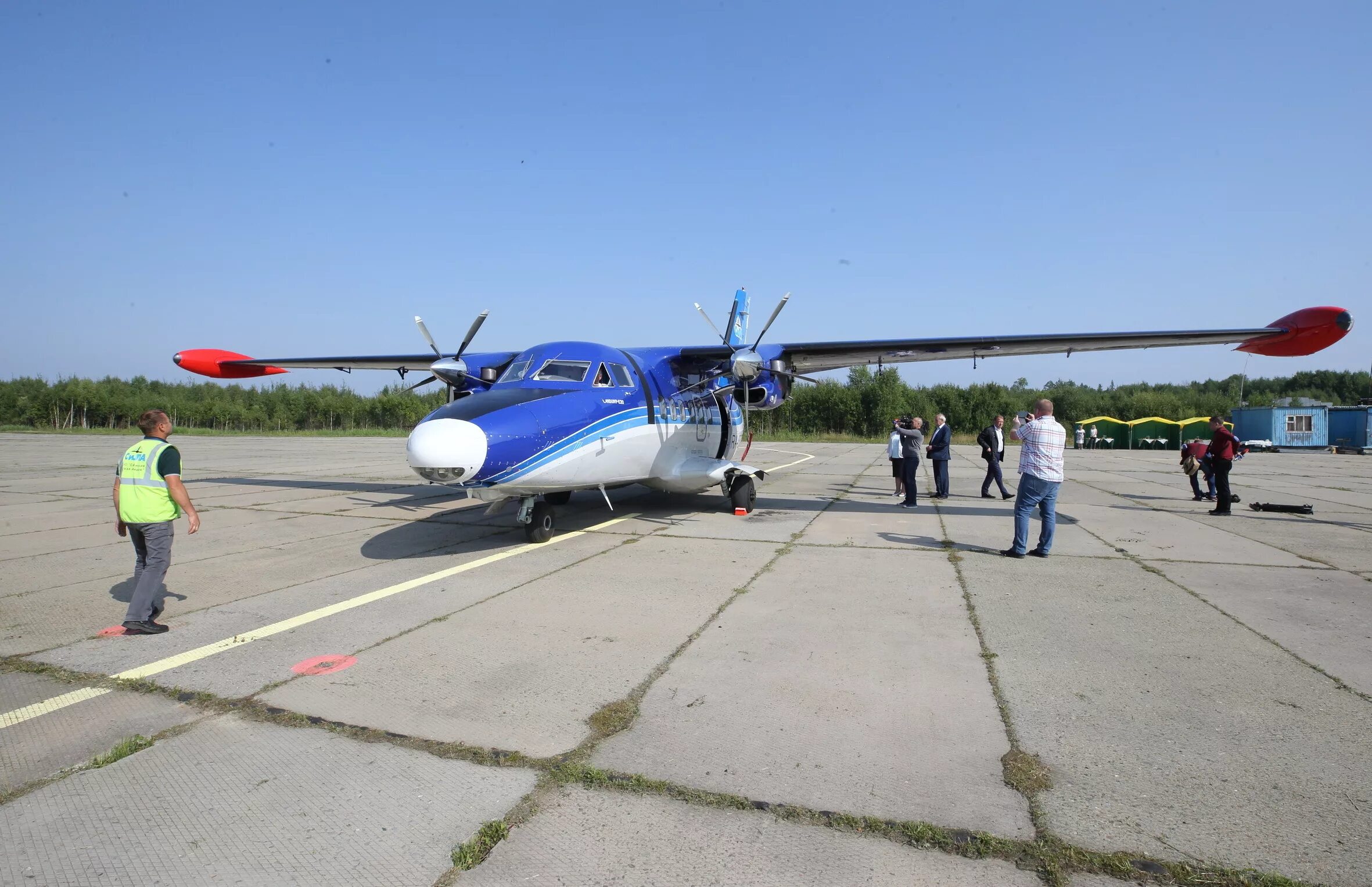 Погода кедровый томская область на 10 дней. Аэропорт Кедровый. Кедровый город аэропорт. Поселок Кедровый Томская область. Парабельский аэропорт.