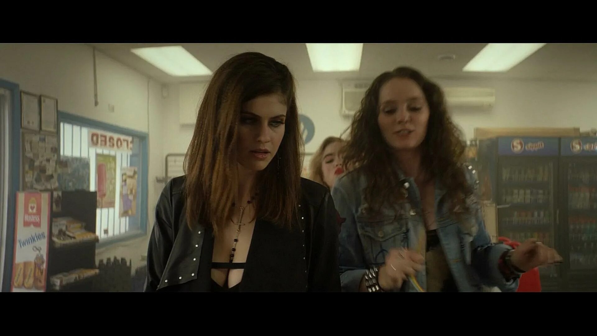 Мы призываем тьму 2019. Мы призываем тьму/we summon the darkness (2019). We summon the darkness, 2019. Мы призываем тьму фильм. Мы призываем тьму 2019.