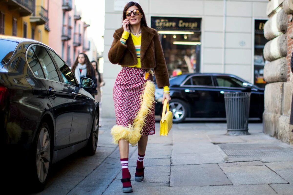 Шляпа канотье стрит стайл. Уличная мода весна. Best look style. Многослойность стрит стайл. Косуха оверсайз стрит стайл.