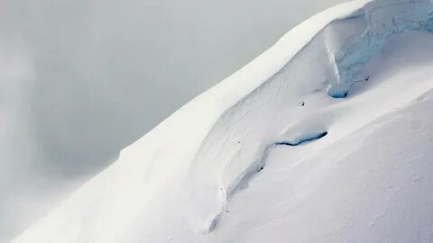 Снежный склон горы