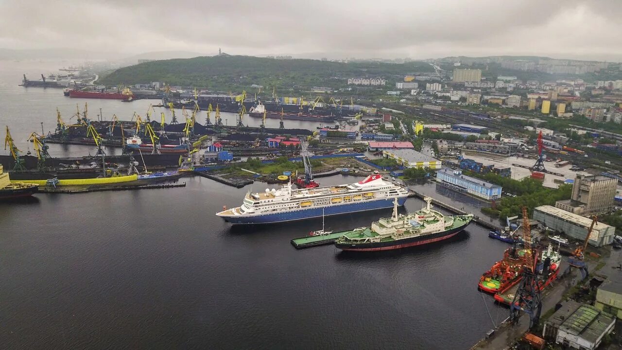 Город певек порт. Сша порт нью джерси. Невельский морской рыбный порт. Порт aui. Баренцево море шторм.