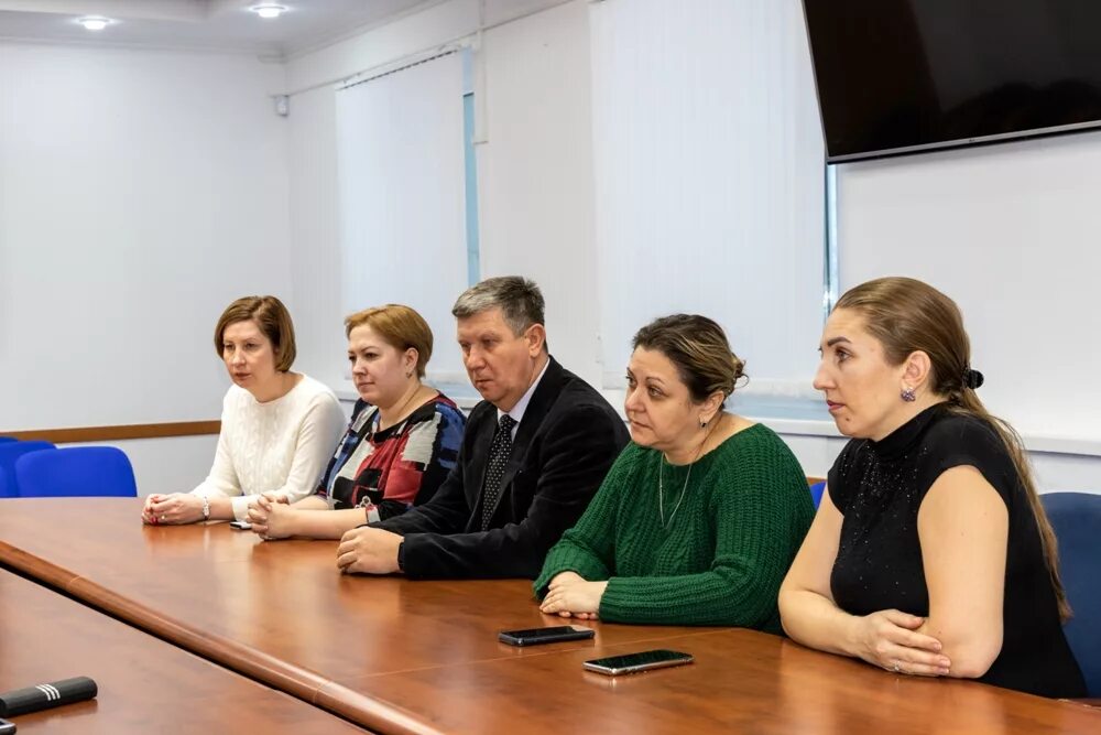 Избирательная янао. Председатель избирательной комиссии янао. Выборы депутатов госдумы фото. Глава избирательная комиссия янао салехард. День ямальских сми 2021.