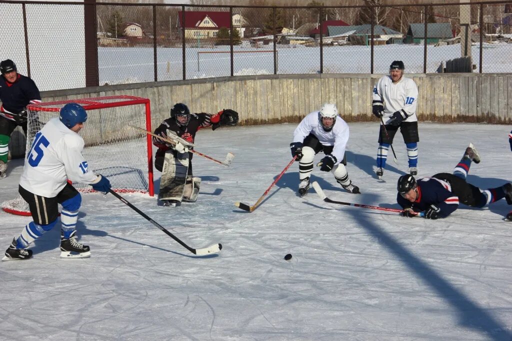 2022 хоккей на красной площади. сухой хоккей. закрытие сезона по хоккею. где играют в хоккей. хоккей вид спорта.