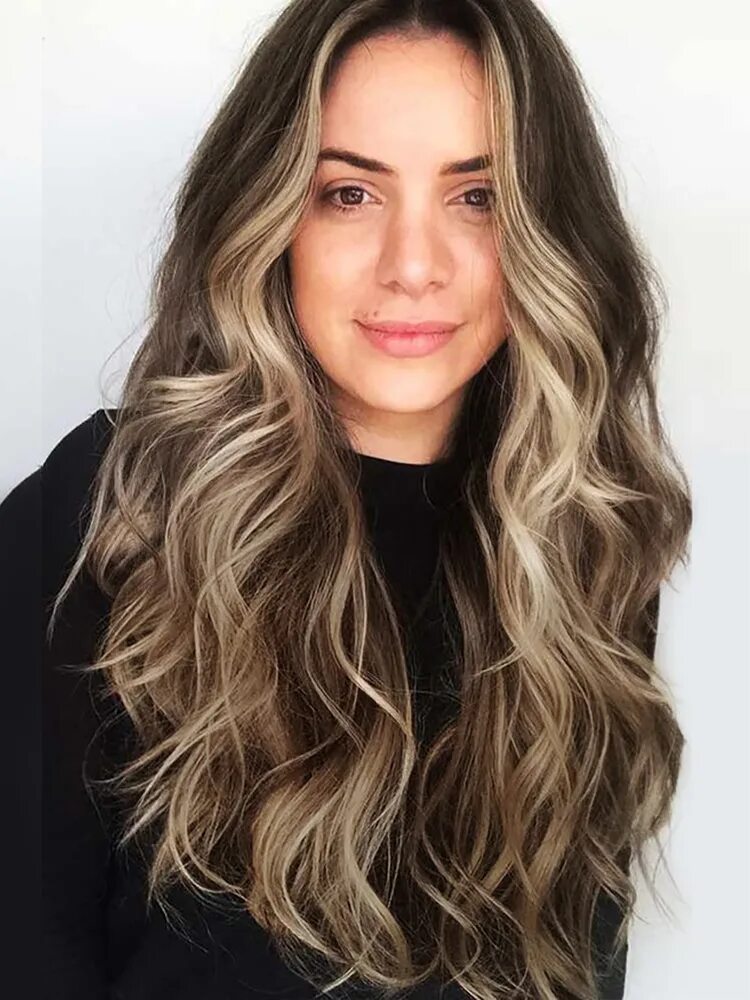 мелирование контуринг. светлые пряди на темных волосах. несколько светлых прядей. саетлые прчли на русых волосах. светлые пряди на темных волосах с челкой.