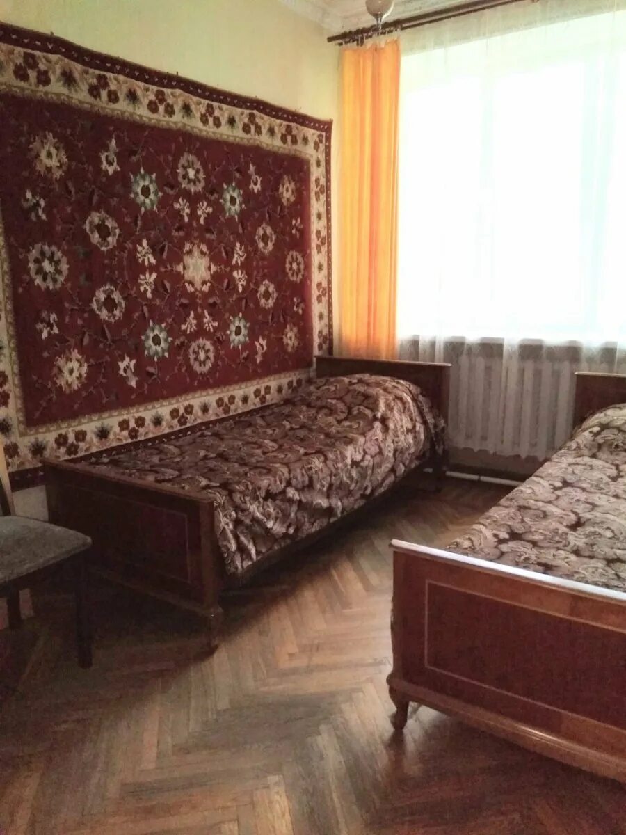 Янтарная корона апартаменты янтарный. Гамак в квартире. Пос пески коломенского р-на московской обл. Квартир в песках. Квартир в песках.