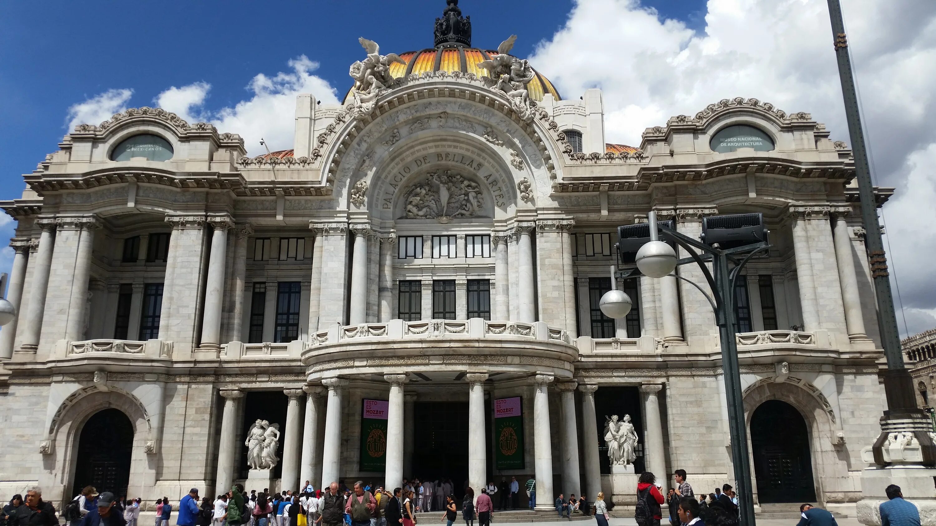 Bellas artes. Дворец изящных искусств Мексика. Дворец изящных искусств Мехико внутри. Дворце изящных искусств в Мехико фото.