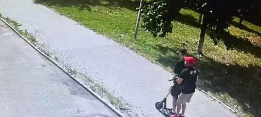 Красотка случайно сбила мужика, который потребовал компенсацию в виде секса