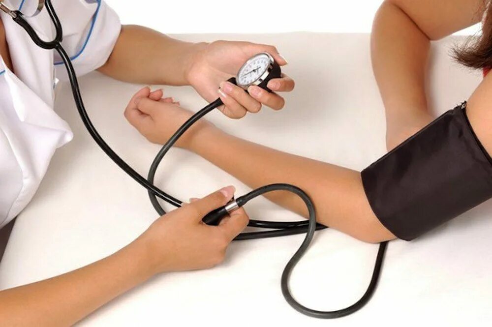 Измерение давления. Измерение кровяного давления. Измерение давления у детей. Высокое кровяное давление.