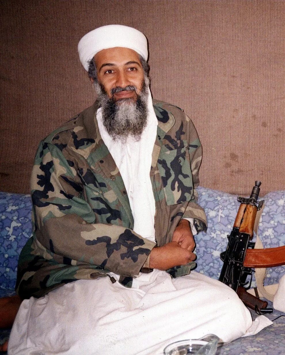 Авад бен ладен. Усама бен ладен. усама бен ладен аль каида. усама бен ладен фото. усама бен ладен 11 сентября.