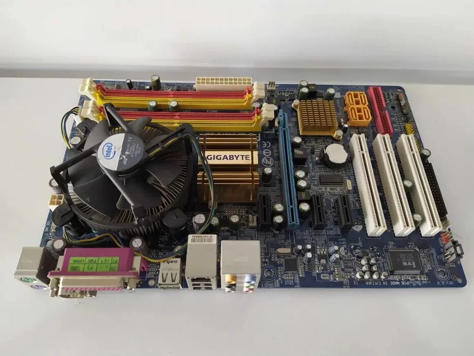 945pl s3. Материнская плата gigabyte ga-945pl-s3. материнская плата msi n1996 socket 775. foxconn n15235. intel e210882 материнская плата.