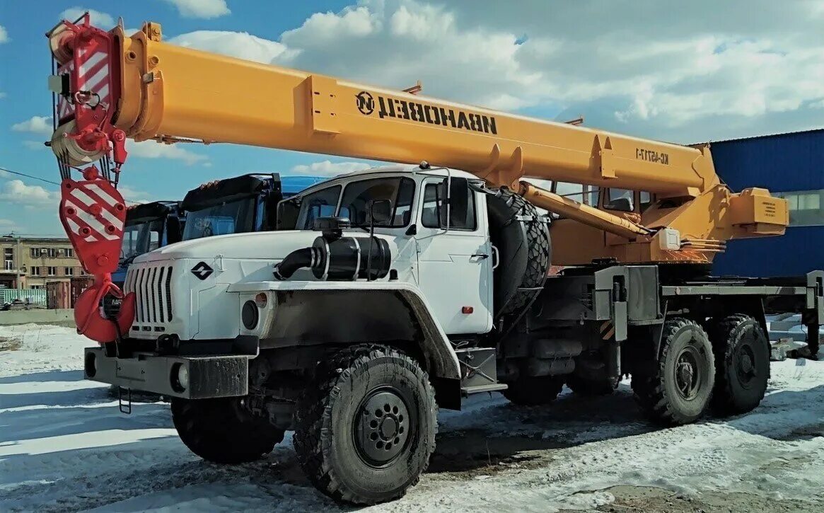 Кран урал тонн. Кран ивановец урал кс 35714. Автокран ивановец кс-35714. Автокран ивановец кс-45717-2р air на шасси урал next. Урал вездеход автокран.