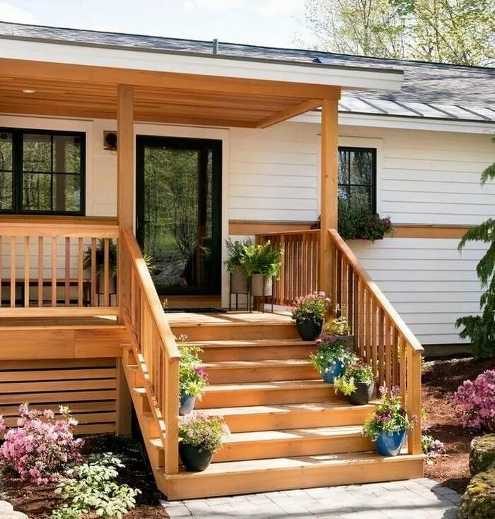 Остекление крыльца. Крыльцо к деревянному дому. Крыльцо к дому. Крыльцо для частного дома. Остекленная терраса к дому.