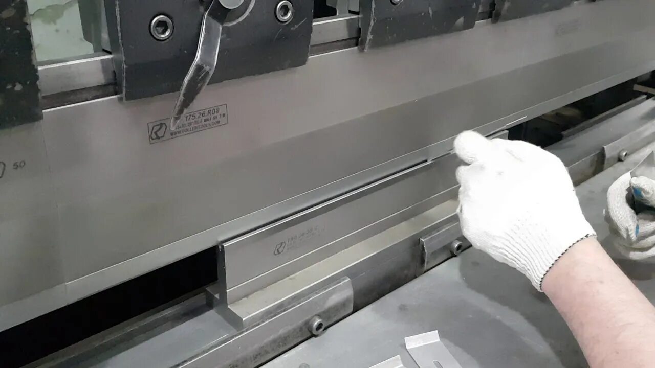 Клипсы для ручного клипсатора. Станки из китая для малого бизнеса. Cnc punching tools trumpf. Производство клипс. Клипсатор с счетчиком клипс для колбас.