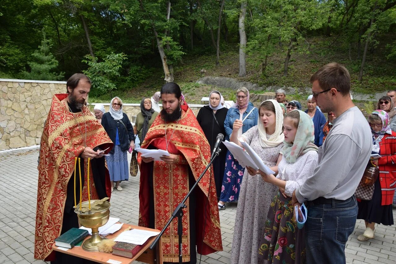 Номер телефона настоятель храма