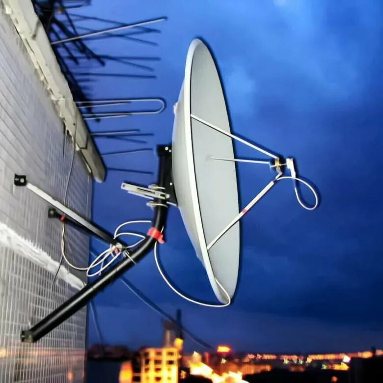 Телевизор с антенной триколор. Спутниковая прямофокусная антенна 120. Прямофокусная спутниковая антенна 1.2м. Прямофокусная параболическая антенна. Параболическая антенна 1.5 метра.