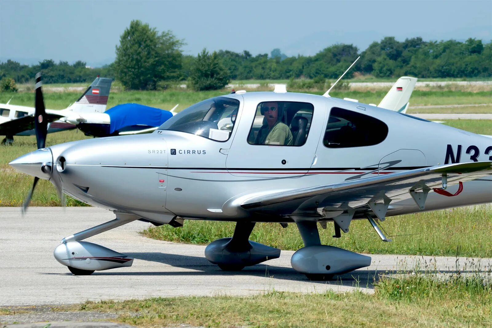 циррус хонкай. Cirrus sr22 g2. самолет cirrus sr22. Cirrus сх на рынке. Cessna sr22.
