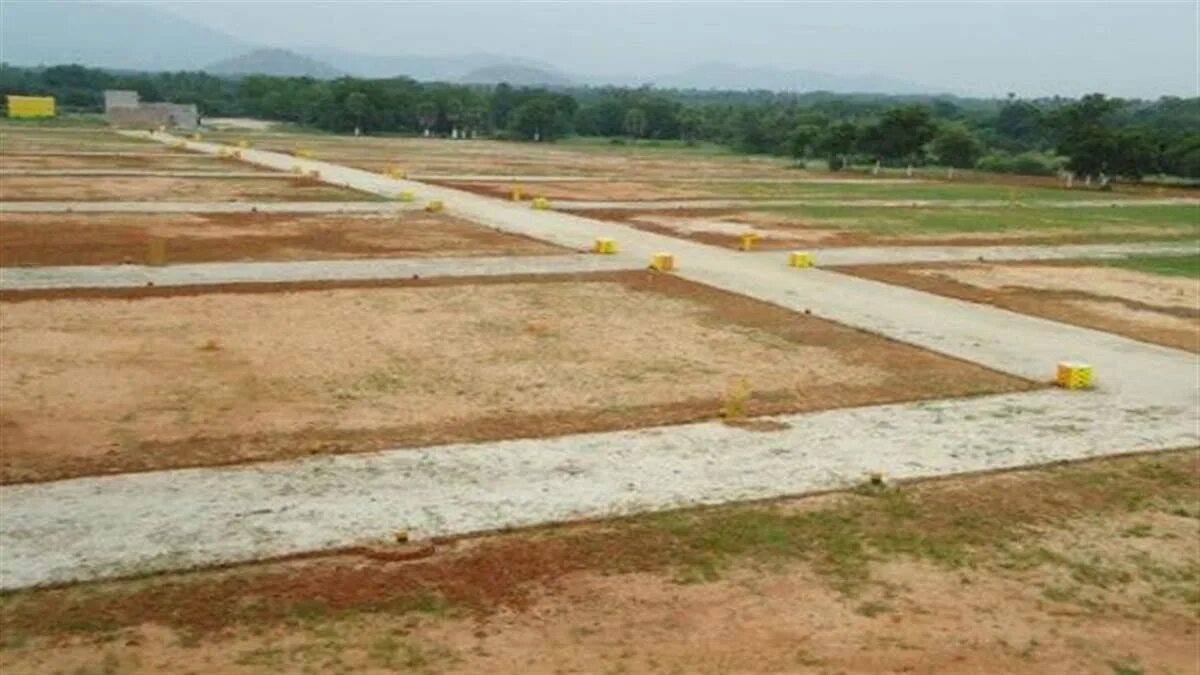 The land plot is. Участок под строительство. land plot. участок земли картинка. land for sale.