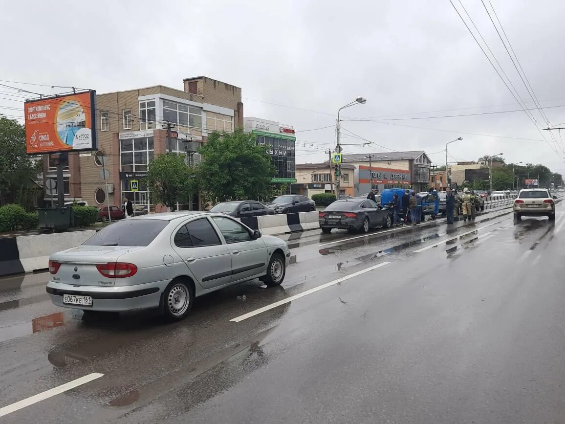 Новости про ростов. Проспект стачки ростов. авария на стачках в ростове на дону. дтп пр стачки ростов 05.09.2025. машины в ростове.