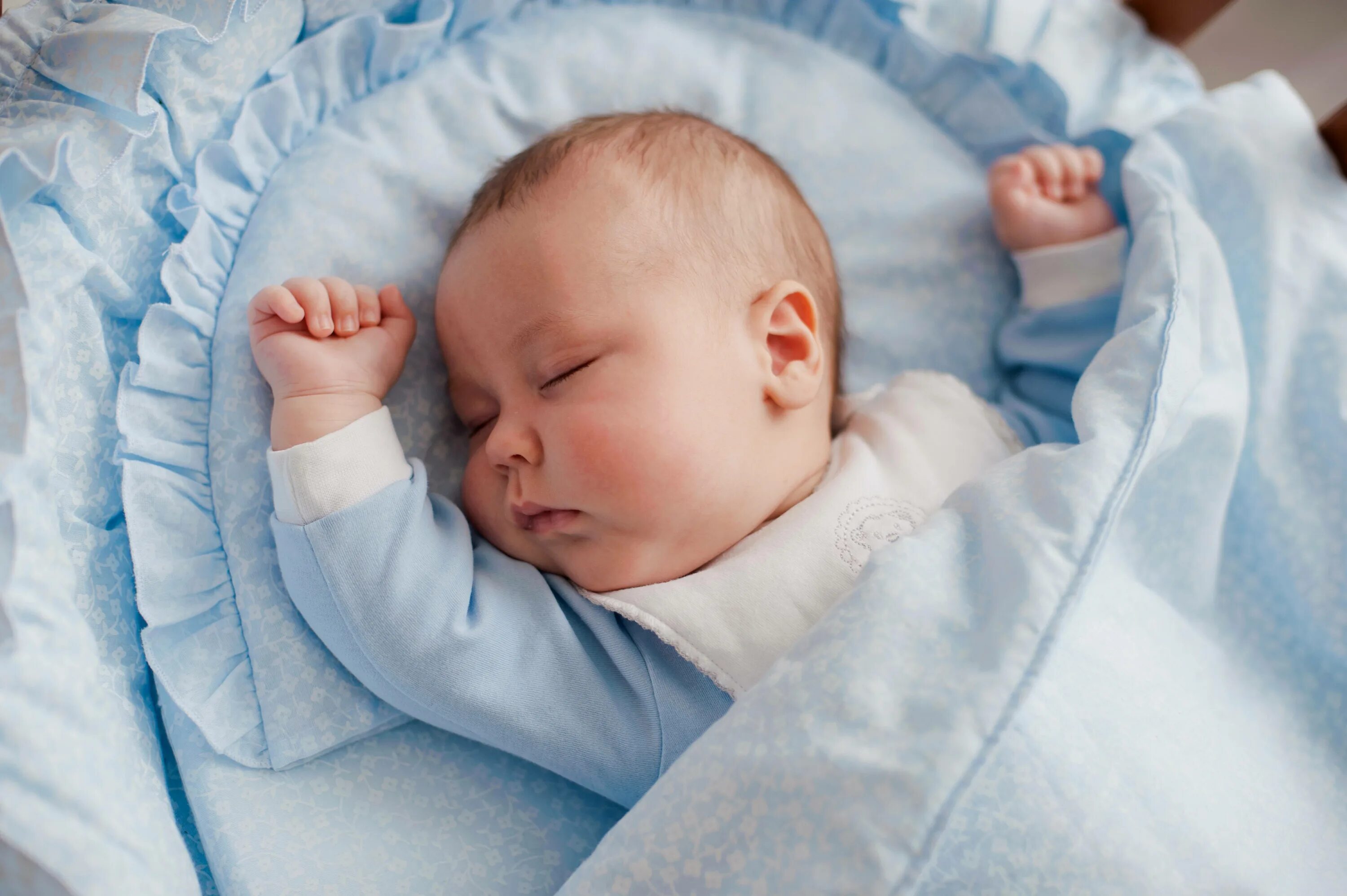 Родился ребенок спящий. Новорожденный ребенок. Новорожденный малыш. Зебренок новорожденный. Младенец мальчик.