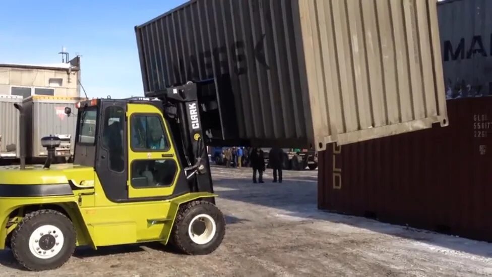 Портальный погрузчик ппк-0,5. Погрузчик linde h50 container. Вилочные погрузчики для контейнеров. Кальмар погрузчик контейнерный. Портальные погрузчики контейнеровозы.