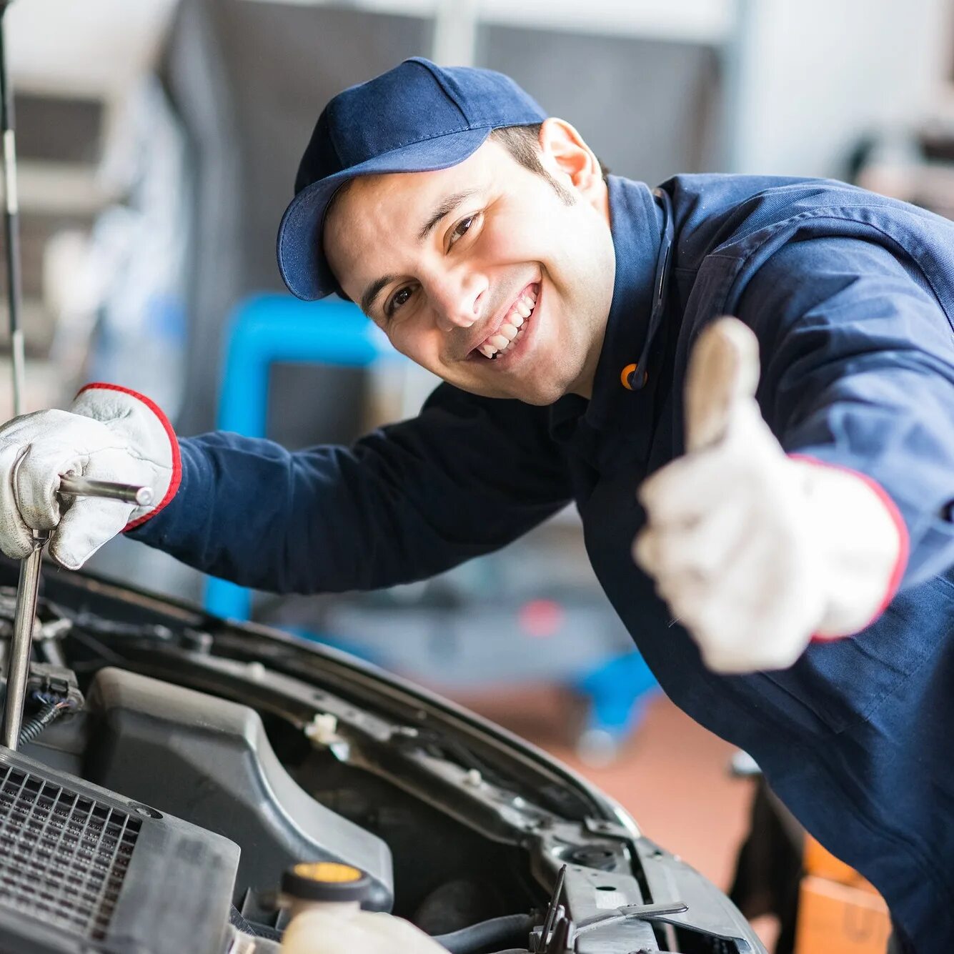 Автомеханик вуз. Профессиональный автомеханик. Автомеханик вуз. Автосервис механик. Автосервис люди.