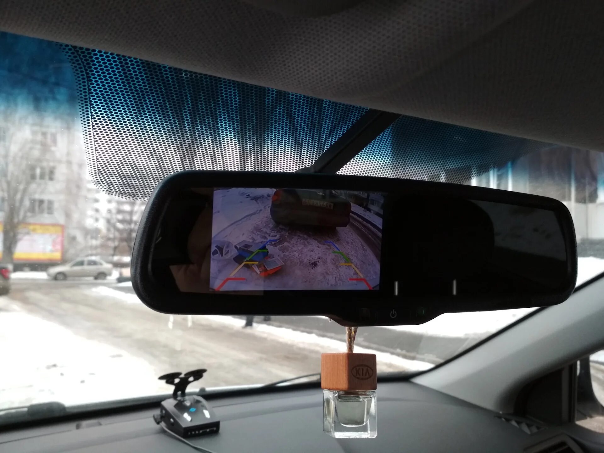 Зеркало 2110 видеорегистратор. Видеорегистратор roadgid с зеркалом. Гранта с зеркалом видеорегистратор фото. Регистратор без задней камеры. Зеркало заднего хода 4.