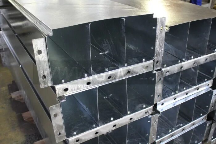 Технология цинкования металла. Ванна горячего цинкования. Лестница горячего цинкования. Горячее цинкование ухл1. Цех горячего цинкования уралэлектромедь.