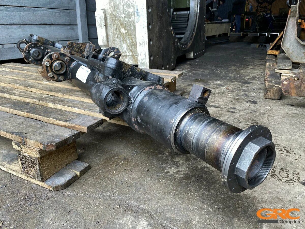 Поворотная ось полуприцепа. Оси saf z11-3020 поворотная. ось saf zl11-3020. ось полуприцепа saf. ось z11-3020.