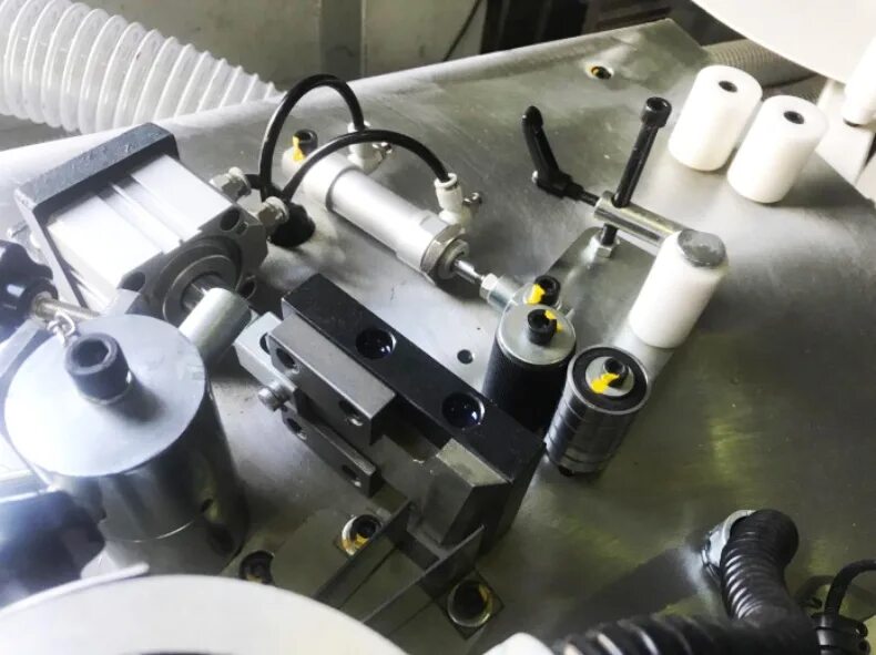 Scm me 35tr. Hcm кромкооблицовочный станок. Аспирация для кромкооблицовочного станка. Кромкооблицовочный станок кдт оптический датчик. Узел подачи клея кромкооблицовочного станка.