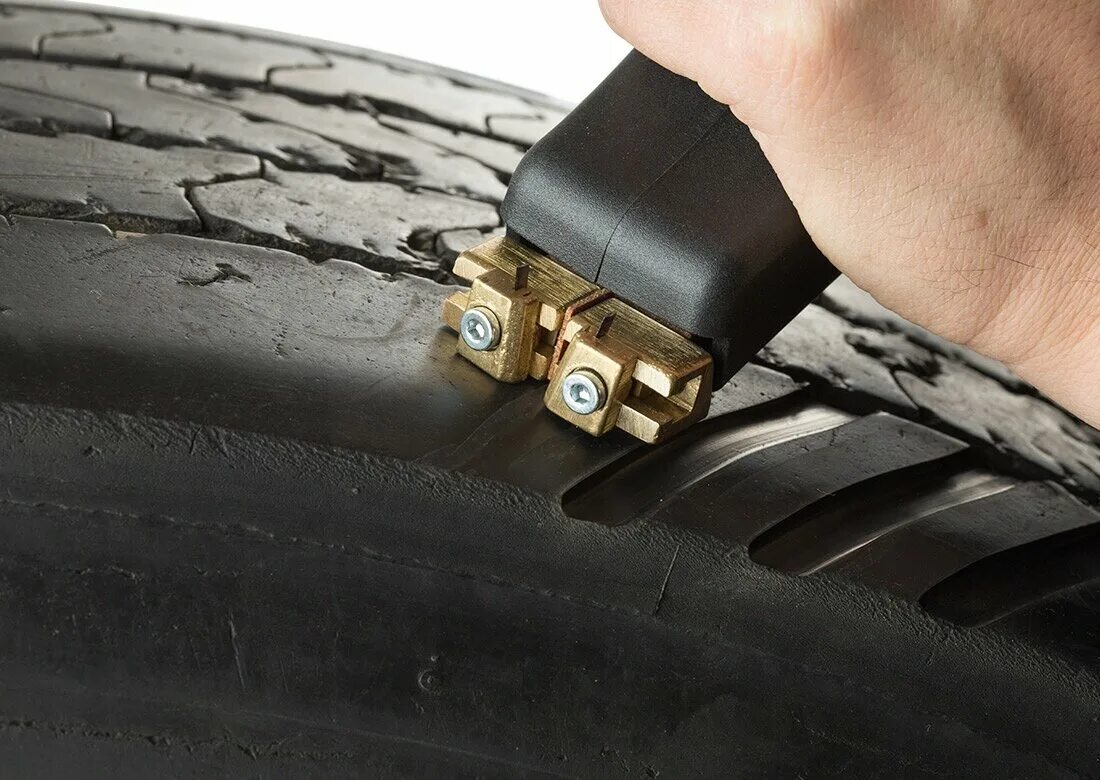 Восстановить протектор шин. Восстановленный протектор. Наварка грузовых шин. Восстановленный протектор. Шины мишелин 22,5.