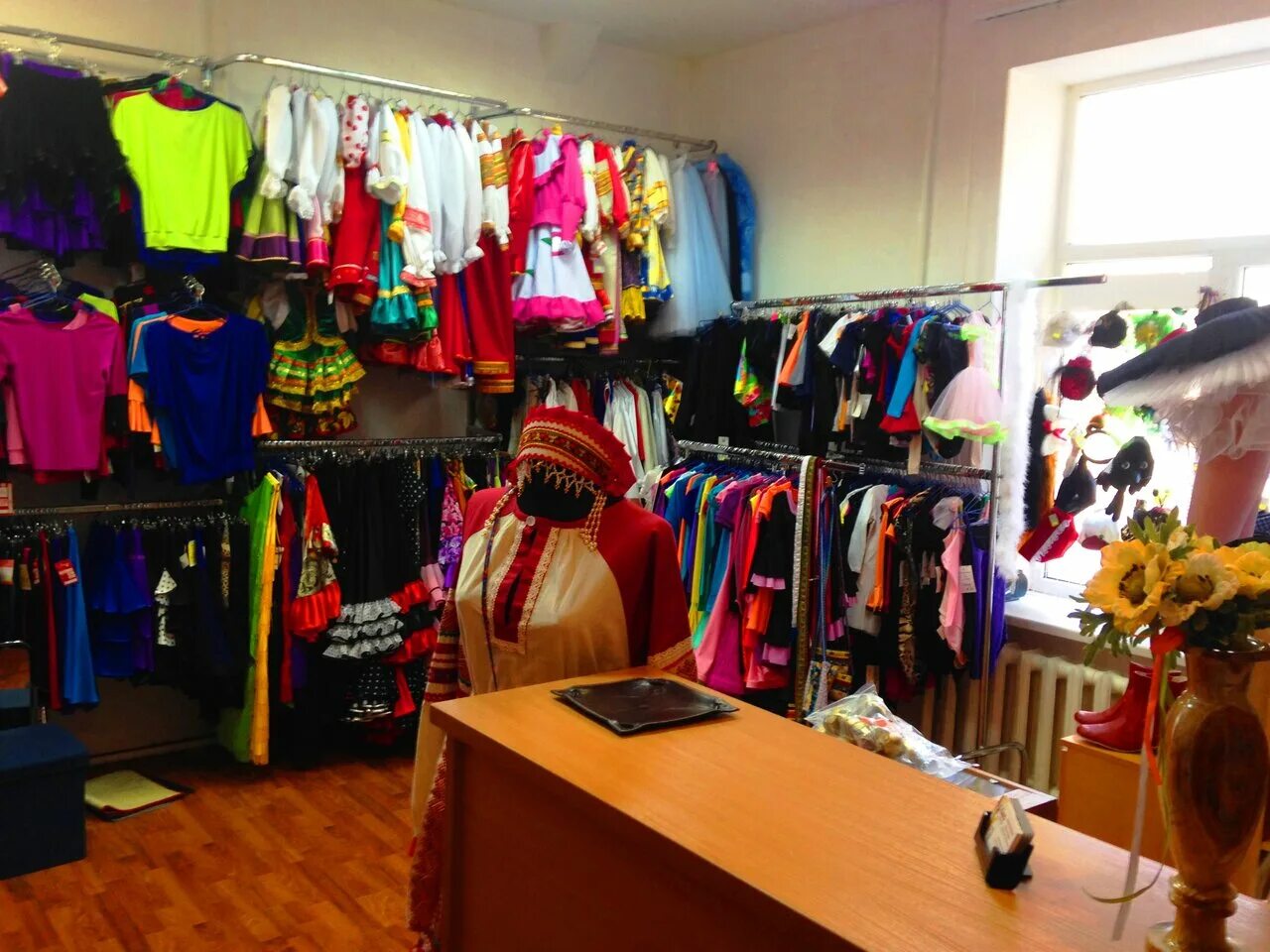 магазин танцевальной одежды. товары для танцев. магазин для танцев. магазин одежды для танцев. автозаводская метро танцевальный магазин.