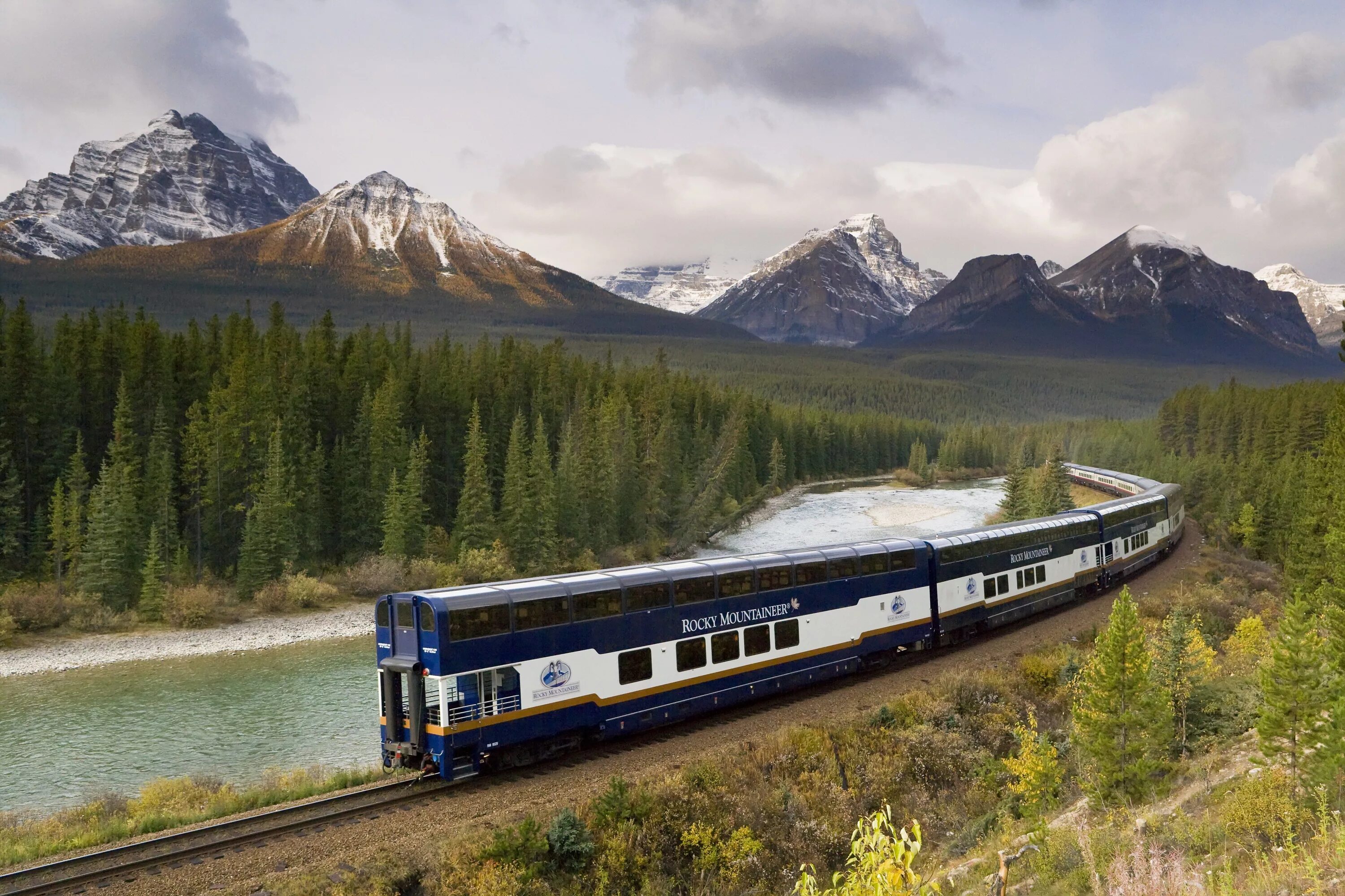 Rocky Mountaineer поезд. Rocky Mountaineer (Канада). Железнодорожный круиз Rocky Mountaineer. Поезд Rocky Mountaineer 1885. Travel поезд