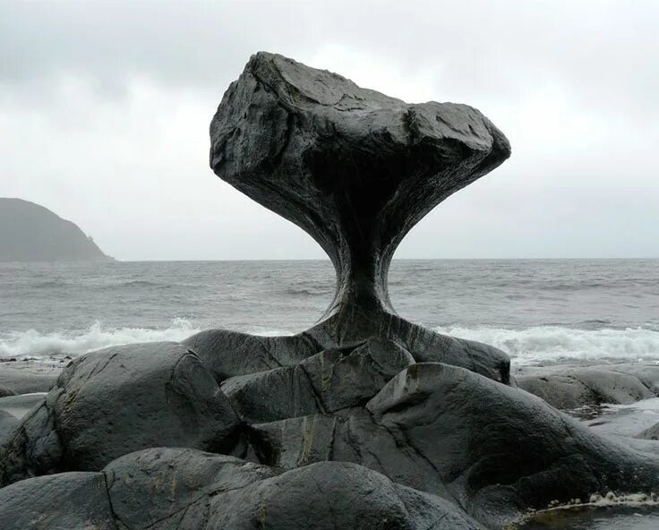 Море точит камни. Камень kannesteinen норвегия. вода камень точит. необычные скалы. скалы необычной формы.
