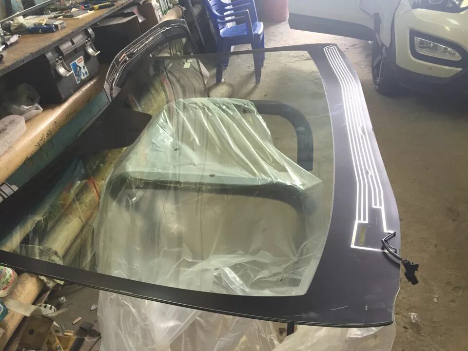 Санта фе 2 заднее стекло. Заднее стекло santa fe 3. Как снять молдинг на лобовом стекле хендэ санта фе 4. Лобовое стекло санта фе 4. Туксон 2022 лобовое стекло.