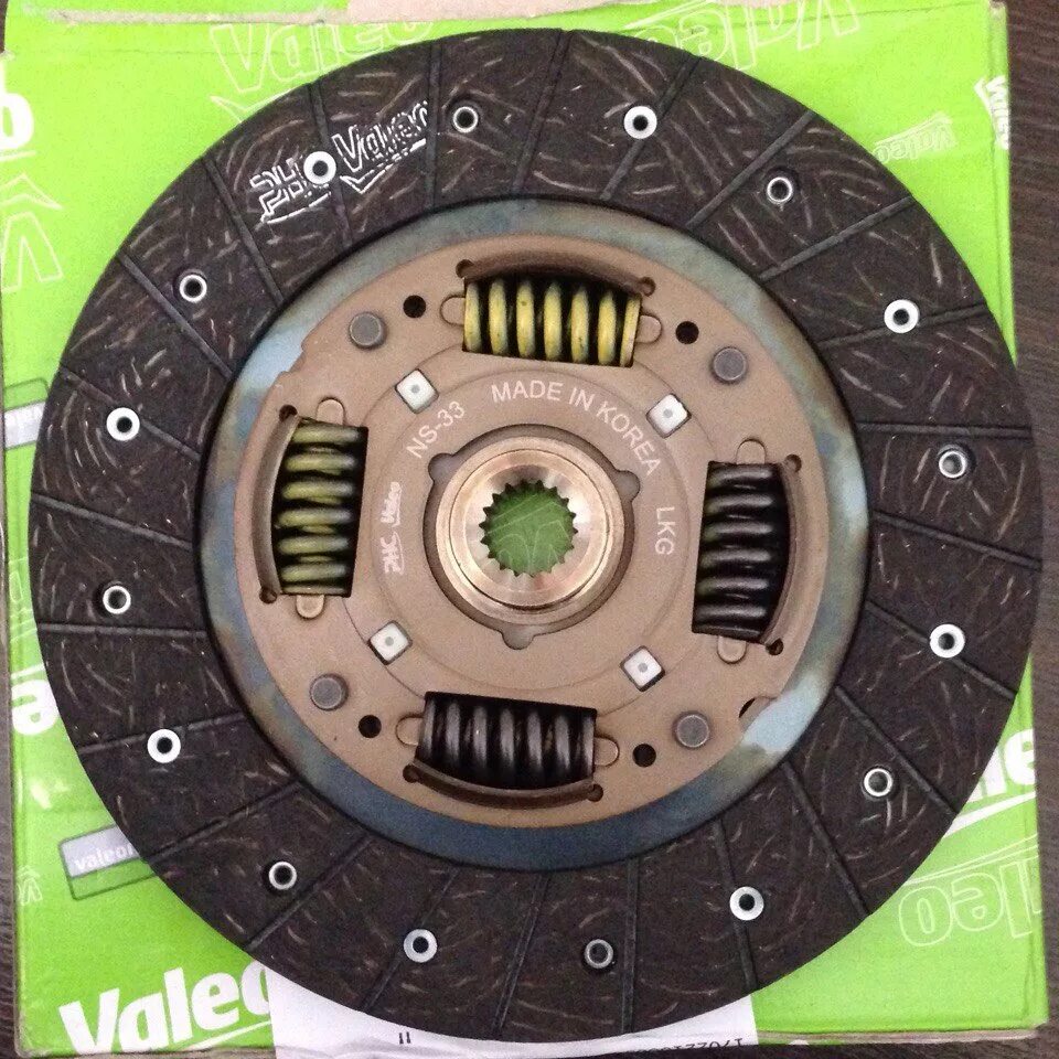 Диск сцепления ваз-2123 валео. Диск сцепления на ниву шевроле фирма валио. 826222 valeo. Сцепление валео 832290 применяемость. Диск сцепления valeo 803863.