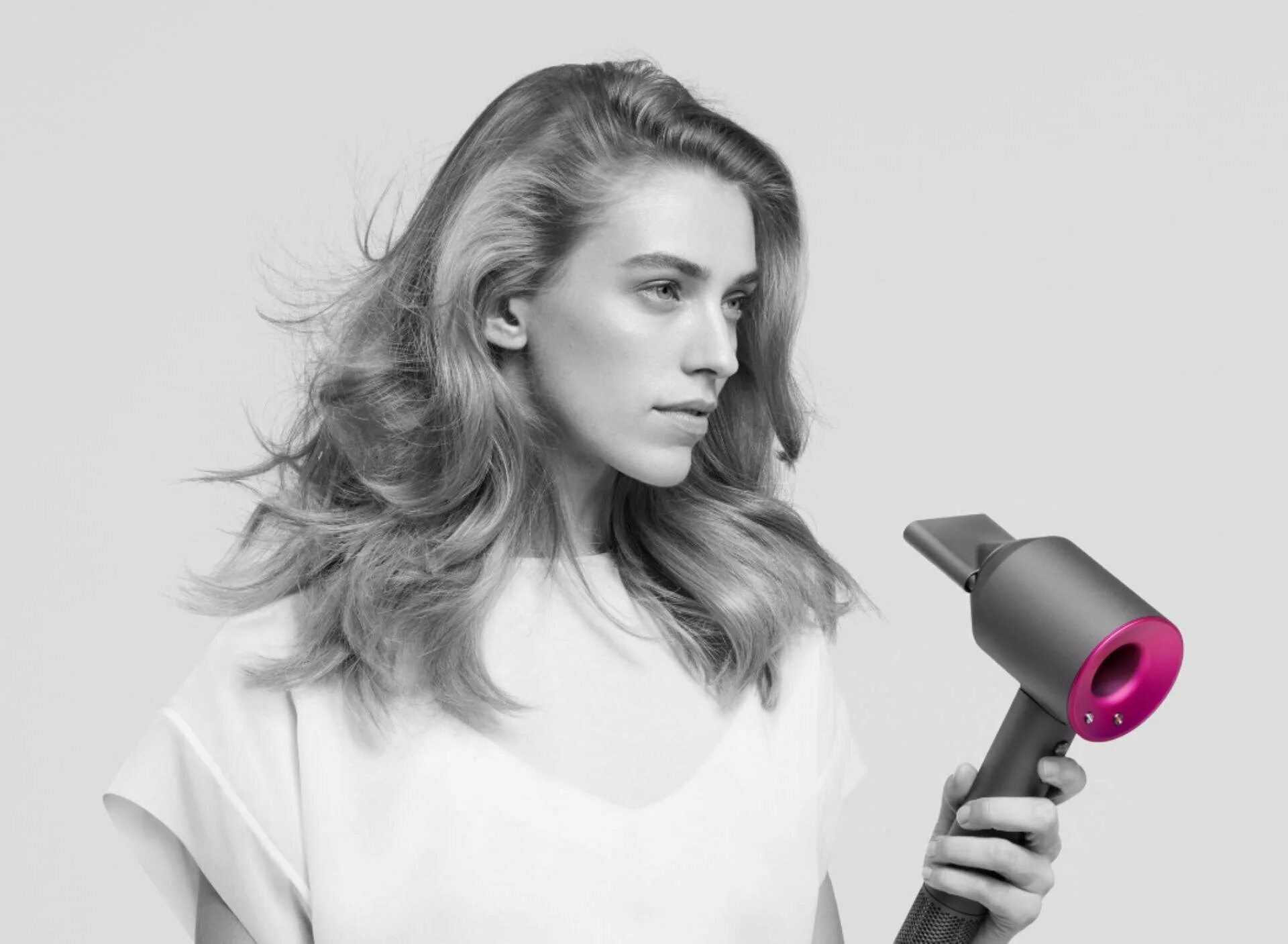 Фен Dyson Supersonic hd07. Фен Dyson Supersonic hd03 фуксия. Дайсон фен стайлер реклама. Dyson Supersonic волосы. Реклама дайсон