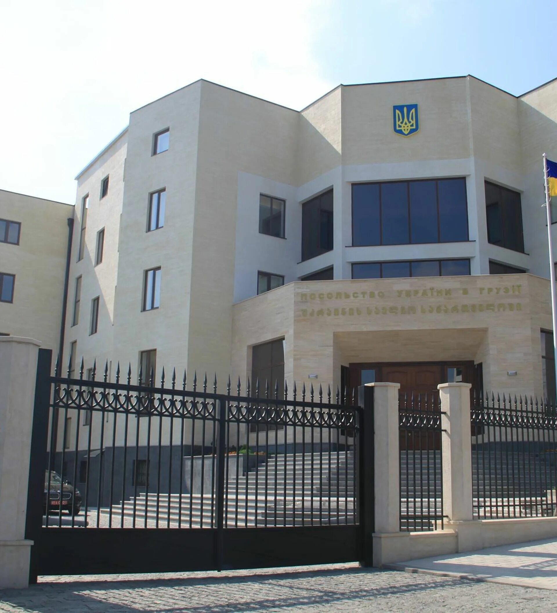 Тбилиси посольства. Консульство украины в тбилиси. посольство посольство грузии украине. посольство украины в грузии тбилиси. посольство рф в тбилиси.