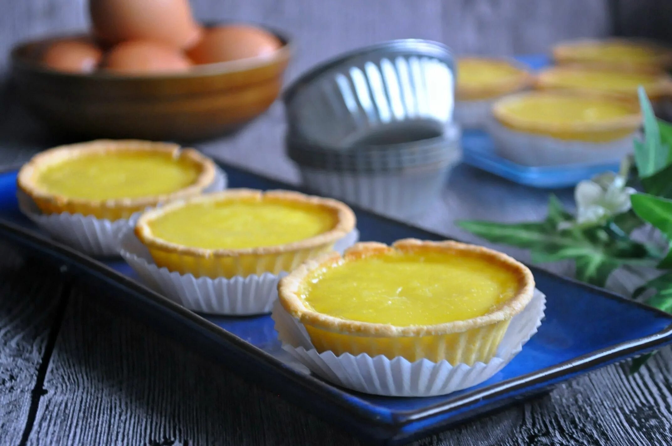 Яичный тарт. Десерты из яиц. Яичный тарт. Яичный тарт. Яичные пироги яйцо пирог кожа.