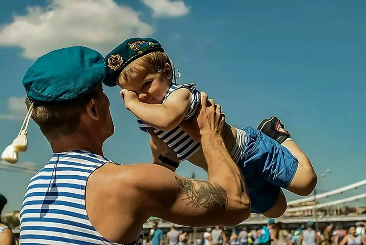 Легендарный десантник. С днем ВДВ. ВДВ десантники. С праздником ВДВ.