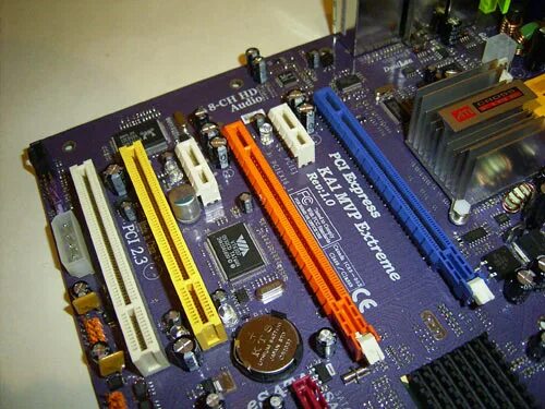 Материнская плата в виде города. Материнская плата ati crossfire x socket 1155. Gigabyte ga-z68x-ud7-b3. Crossfire материнская. Foxconn a6vmx разъемы.