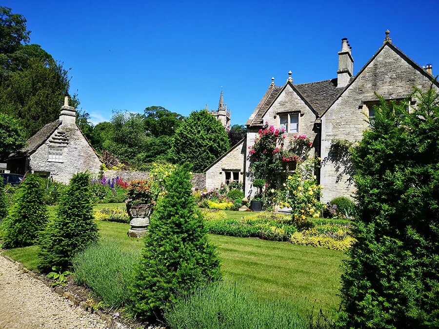 Village крепость. Англия деревня Castle Combe. Касл комб деревня. Деревушке Англии - Castle Combe.. Касл комб (Castle Combe).