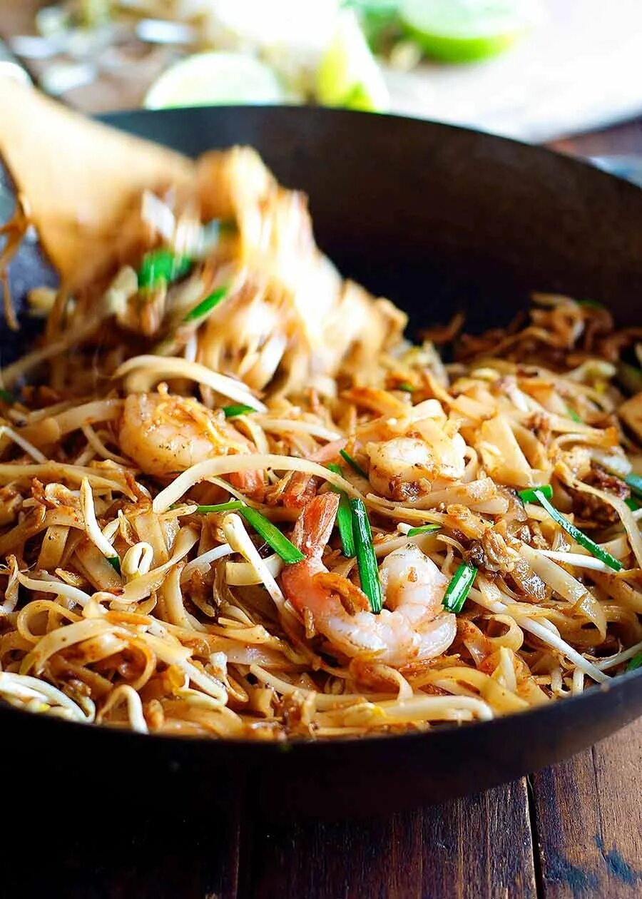 Лапша пад Тай. Pad Thai Shrimp. Тайский вок. Тацланская рисовая лапша.