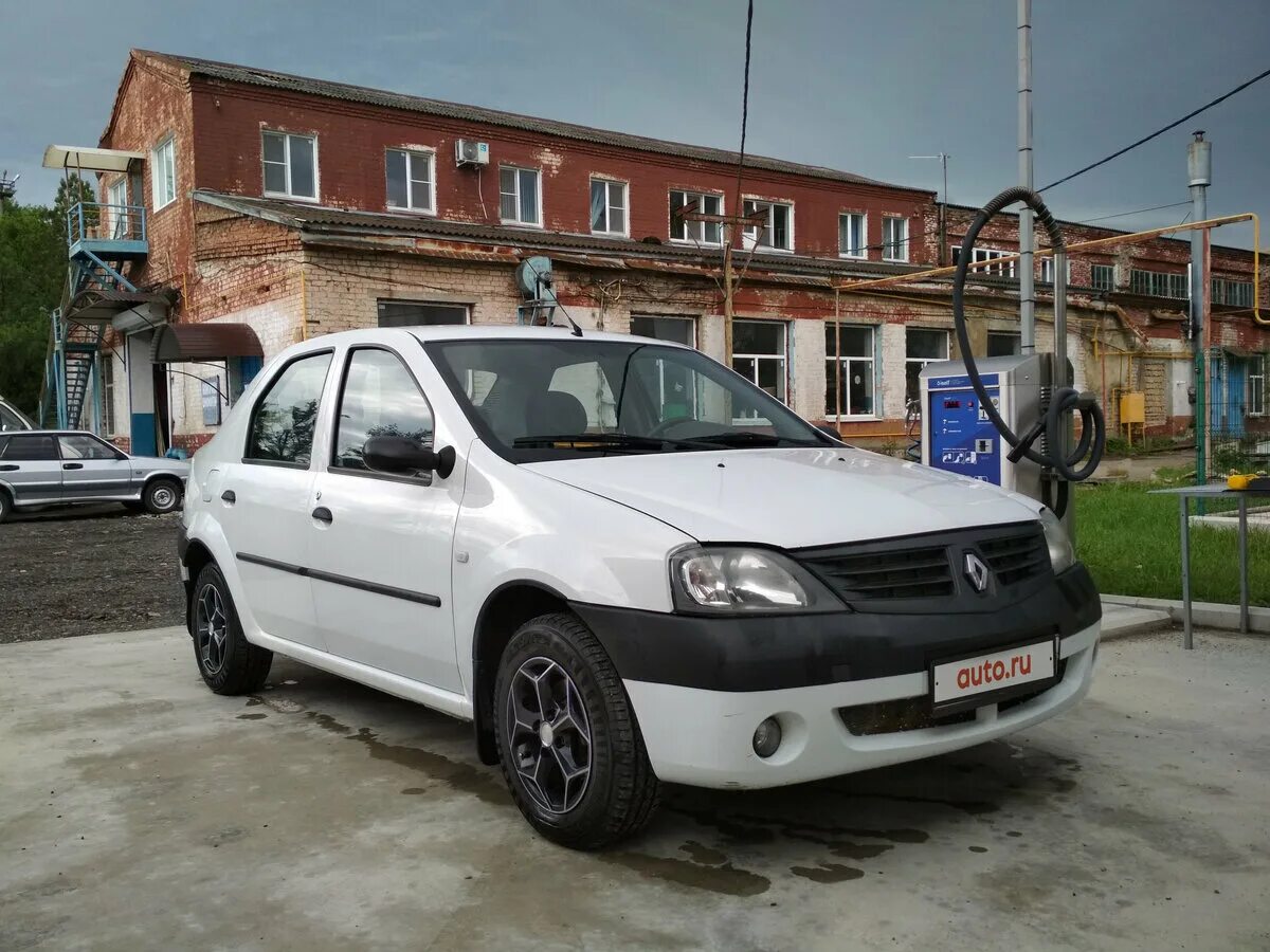 Рено Логан 2008 белая. Машина Рено Логан 2008. Renault Logan 2008 год белый. Renault Logan 1.4 MPI. Логан 1 купить б у