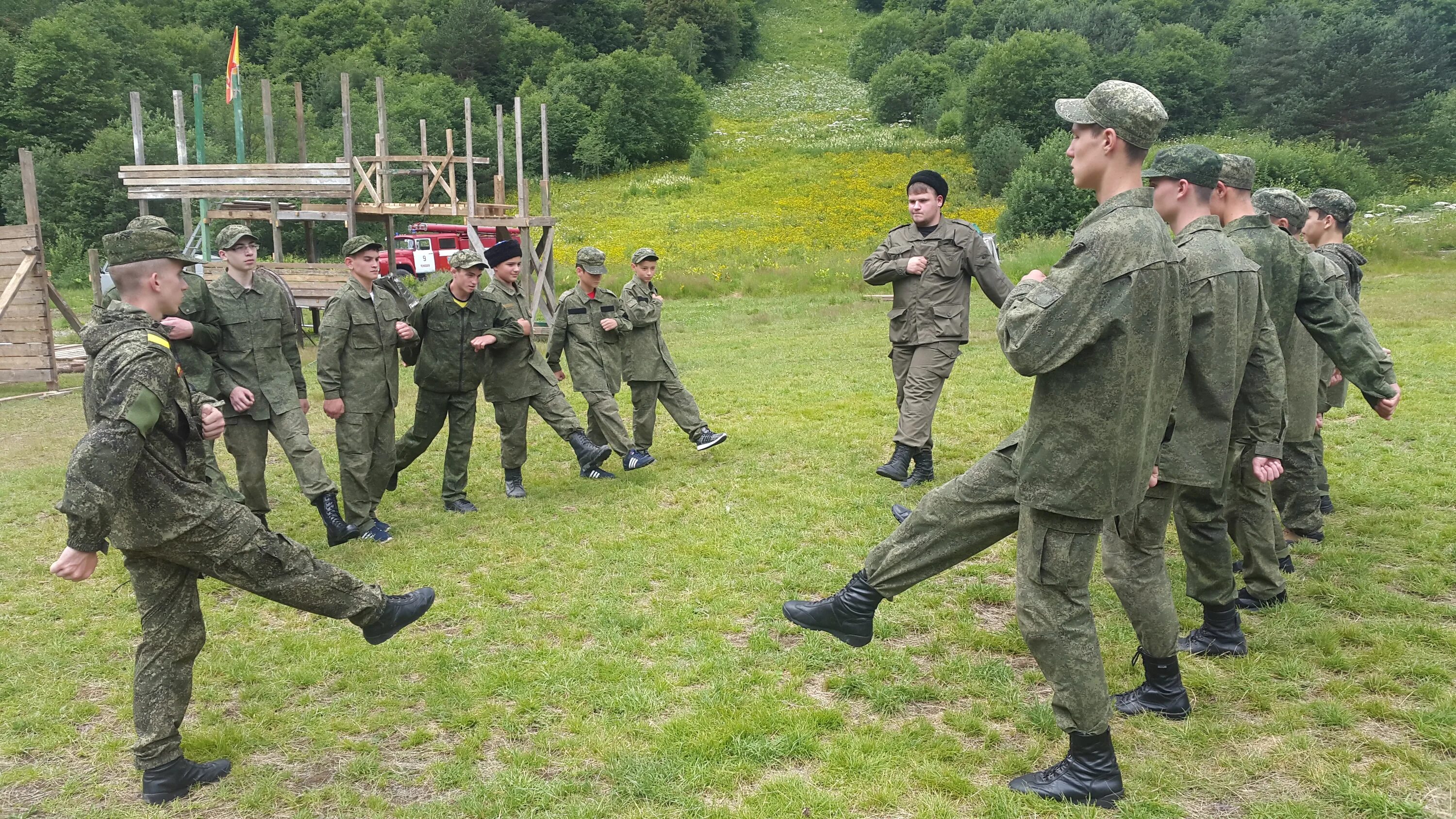 Лагерь Балц. Военная физическая подготовка. Военно строевой. Строевая подготовка в армии. Армейские строевые