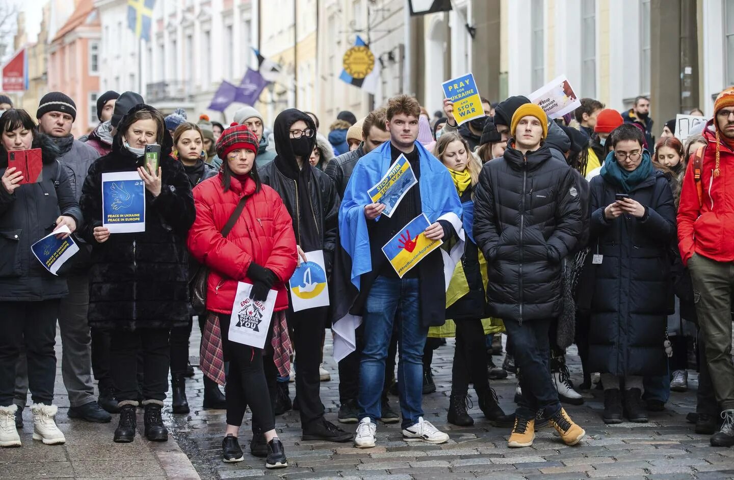 Украина народ. Украина люди. Эстония Украина. Отмечает ли народ в Украине 23 февраля.