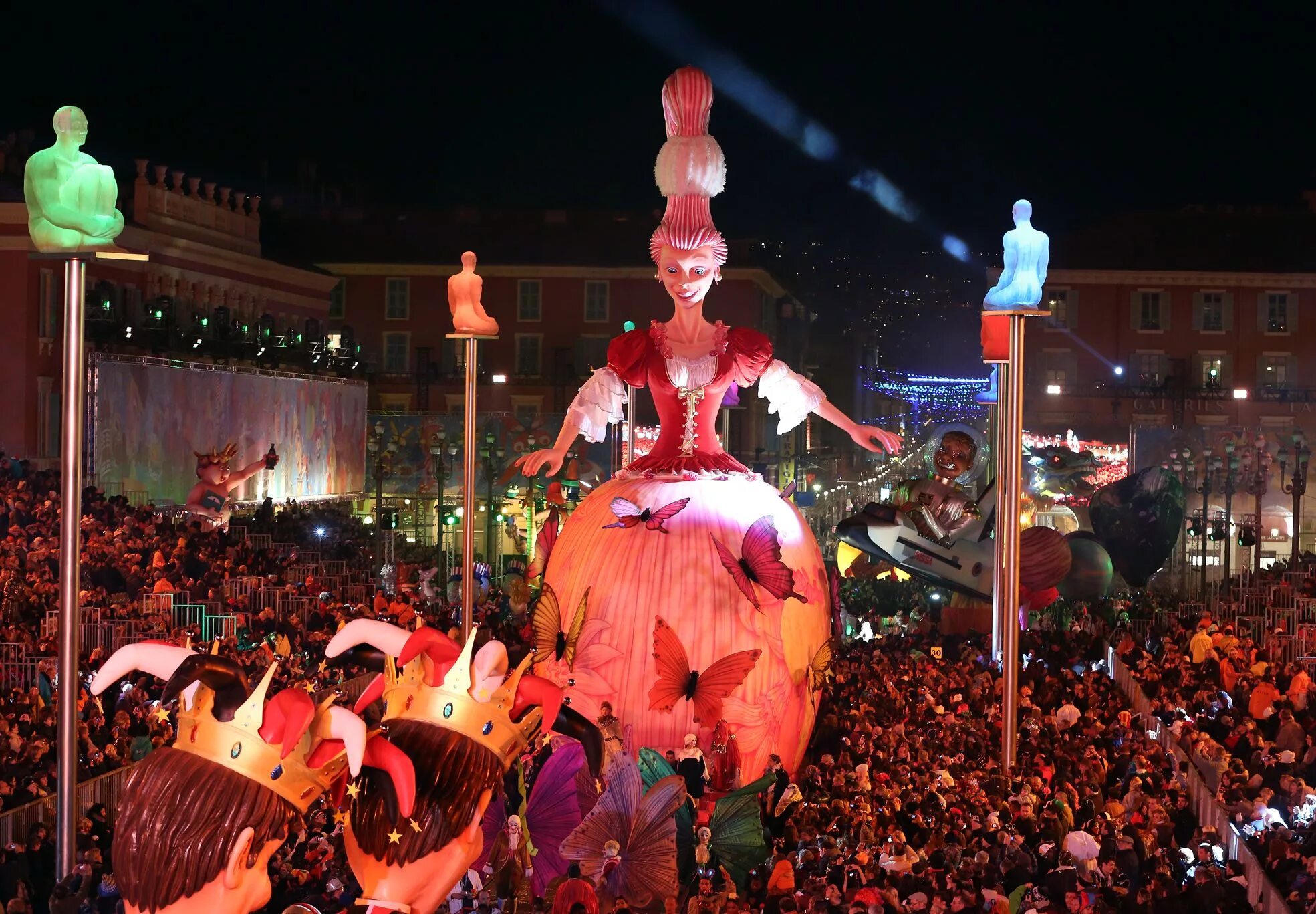 Ночной парад. Карнавал в Ницце – Carnaval de nice Франция. Карнавал в Ницце – Ницца, Франция. Куклы карнавал в Ницце. Карнавал Ницца в феврале.