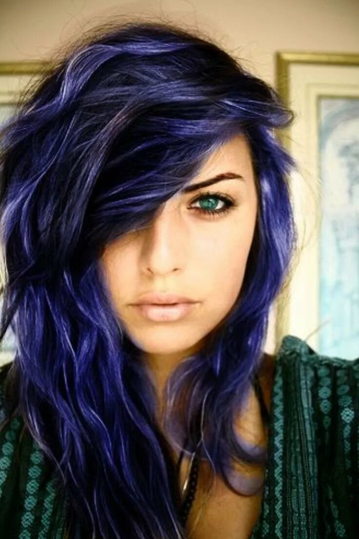 Темно синий цвет волос. Голубые пряди. Синие волосы. Волосы с синим отливом. Темно синие волосы.